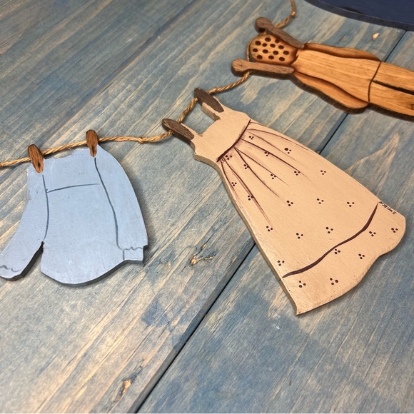 Vintage Wood Clothesline Wall Decor - Picture 6 of 15